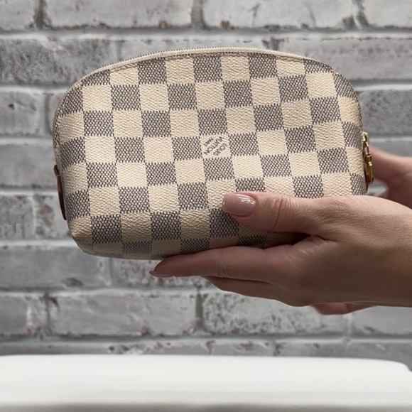Louis Vuitton cosmetic pouch - Picture 1 of 2